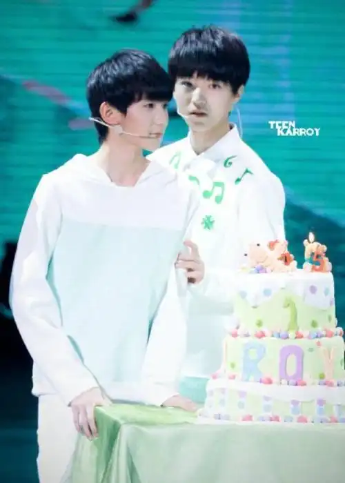 凯源# 自从遇见你 一切就注定 同你一同携手往前走 背弃也不回头