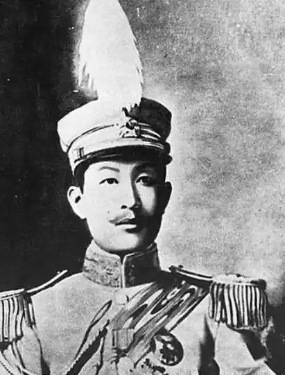 封建帝制,北洋政府统治时期正式开始,袁世凯当选中华民国第一任大总统