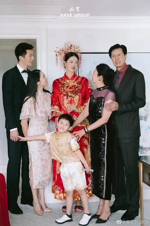 女排国手张常宁分享婚纱美照紫色婚礼浪漫梦幻超幸福