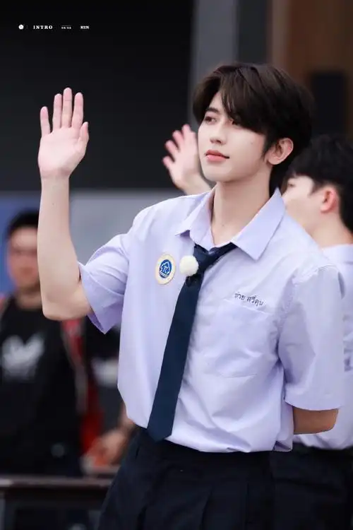 奔跑吧蔡徐坤##蔡徐坤奔跑吧校服造型