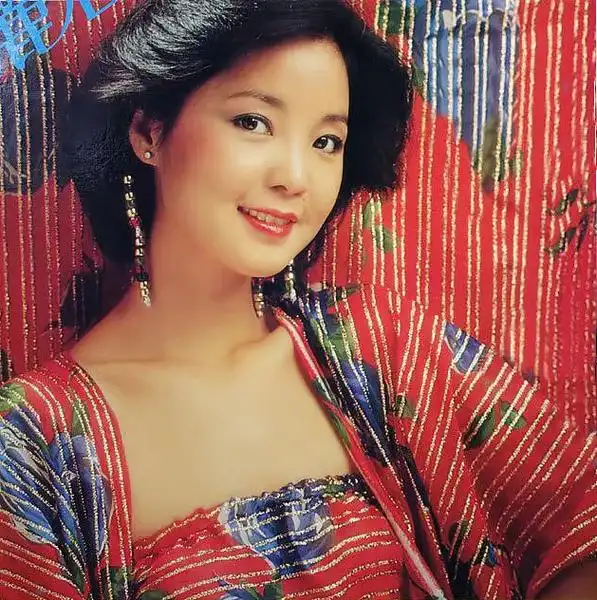 邓丽君高清写真,小城故事歌曲邓丽君 - 抖音