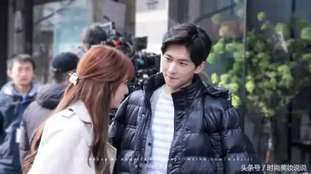 天啦,杨洋对郑爽的这个眼神,太有爱了