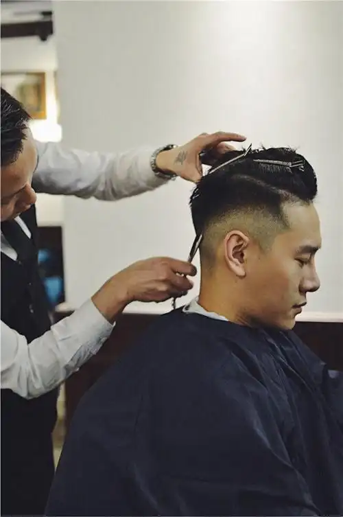 油头发型大背头发型怎么剪好看