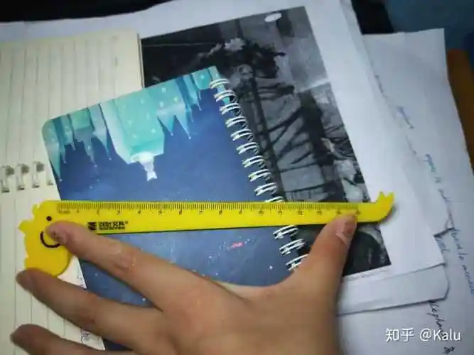 朋友连麦游戏的时候说到了这个话题,所以,图为给男朋友演示15cm有多长