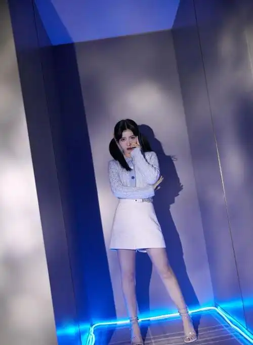 赖美云的"奶油腿"要火了!为显腿长放大招,这身高真只有153吗