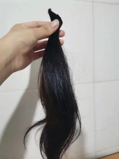 主播自己在家剪了头发