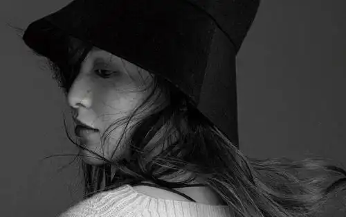 电脑壁纸 明星 大陆明星 气质御姐女神唐嫣黑白写真