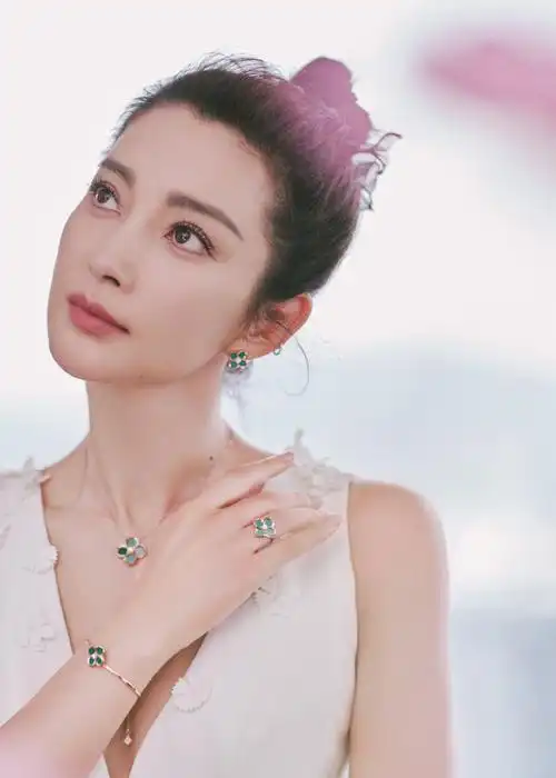 周大福青春88系列时光诗荟##李冰冰周大福珠宝集团代言人