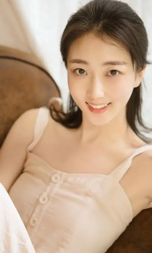 清新甜美氧气美女肌肤白私房写真_新浪看点