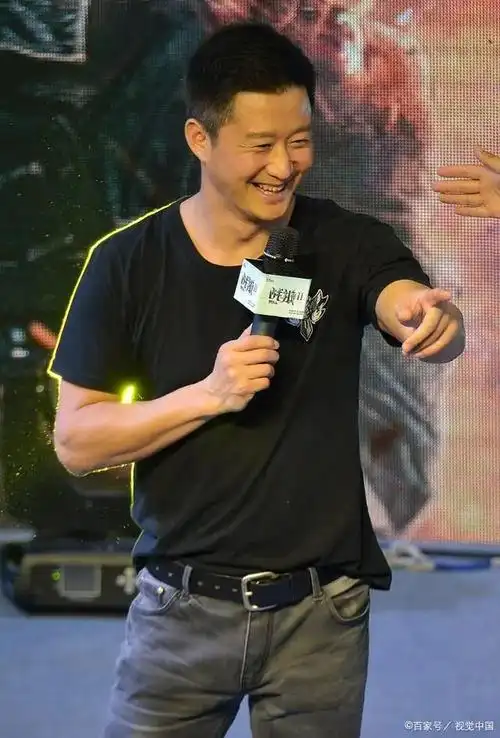 猛男吴京大秀减肥秘籍水煮鸡胸肉牛肉海鲜瘦身必备