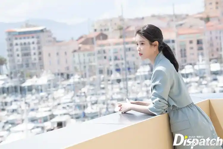 iu李知恩今日雾霾蓝西装清爽亮相戛纳电影节～生图状态极佳_高清图集