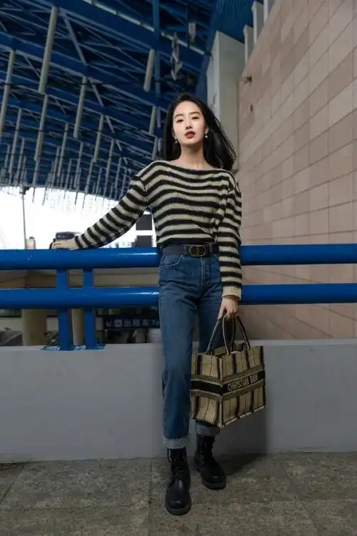 原创奔三女人别总想扮嫩,学杨采钰"知识风"穿搭,未来婆婆赞不绝口