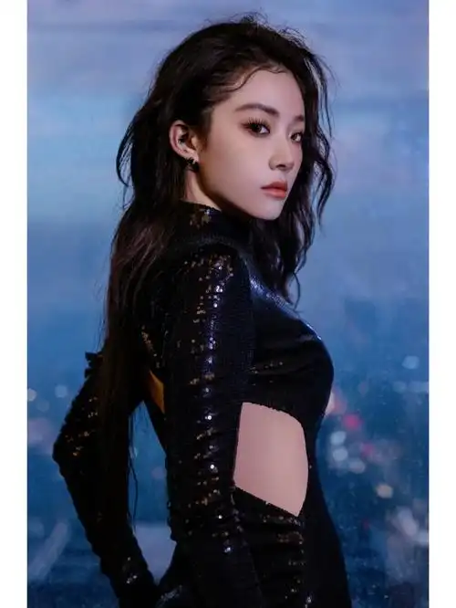 美女快发实体ep啦,请多留意官方消息#喻言  #喻言照片  #喻言身材