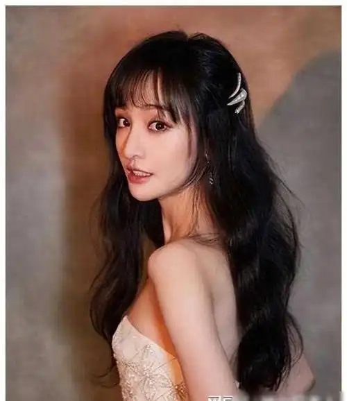 债主从国内追到国外褪去光环的郑爽如今过得如何