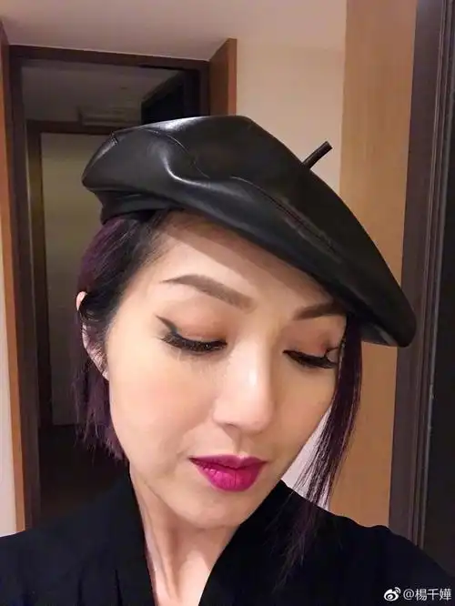 组图:杨千嬅微博晒美照造型简约干练 妆容精致红唇吸睛_高清图集_新浪