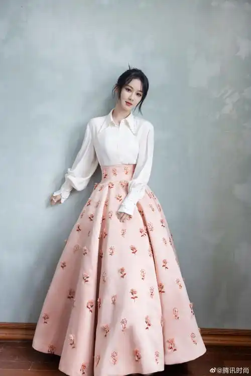 亦优雅亦可爱#今年礼服哪家强##微博之夜 红毯#杨紫超话