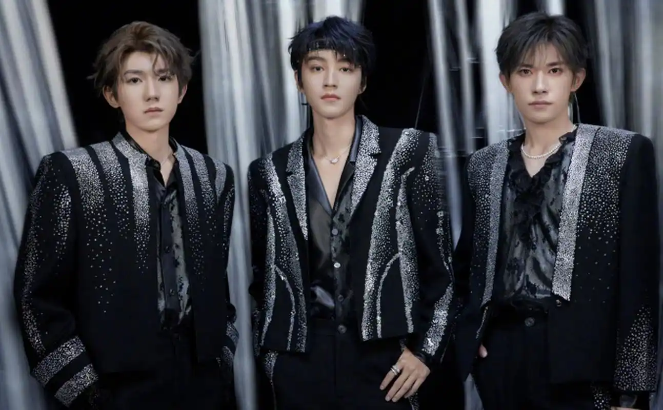 tfboys十周年蛋糕塌了!