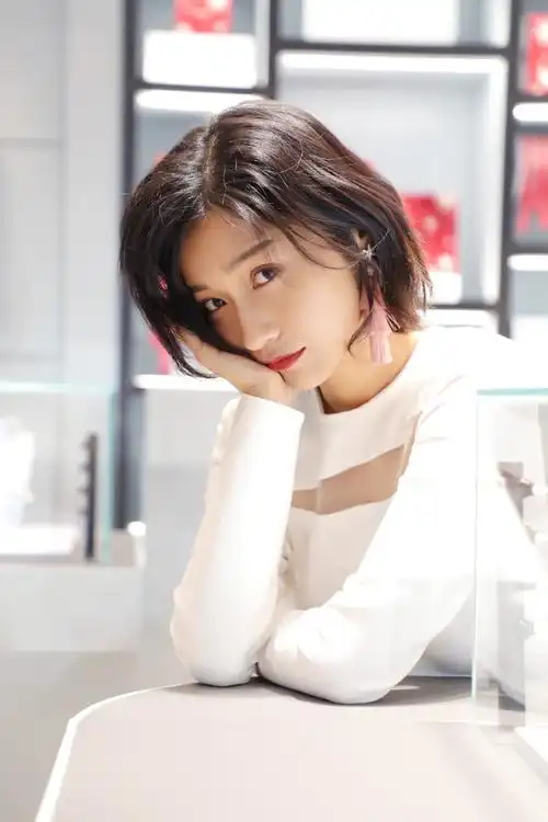 干练又帅气:田沅