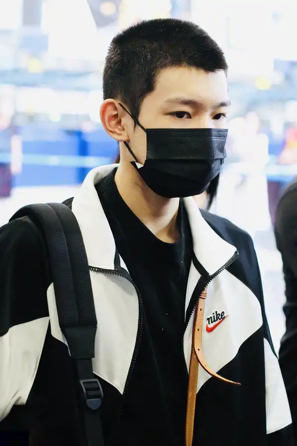 王源为伯克利开学剃板寸man爆,一改乖乖仔形象不再是"奶源"