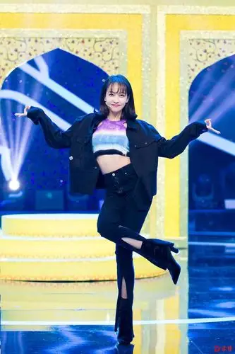 不怕扮丑不怕斗舞 美少女宋茜豁出去了_读特新闻客户端