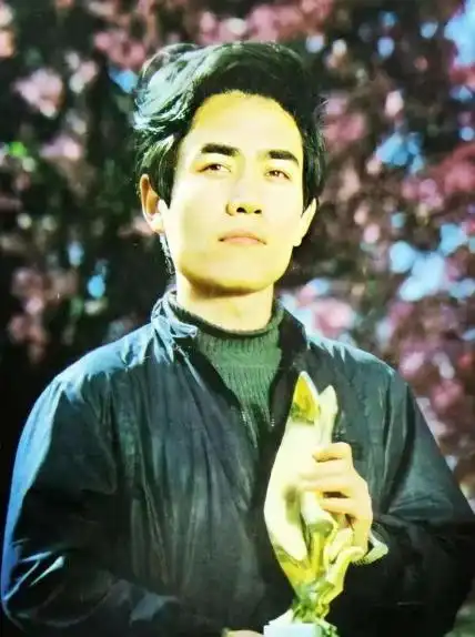 64岁陈宝国罕现身从工人到实力影帝他用敬业吊打小年轻