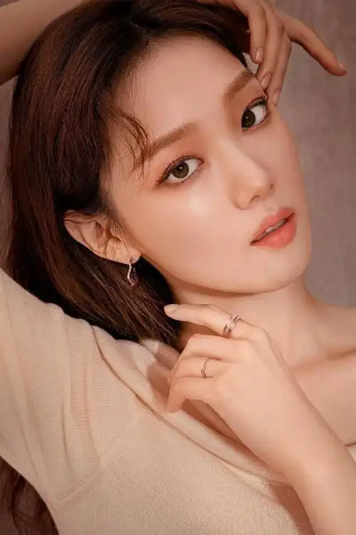 李圣经代言写真