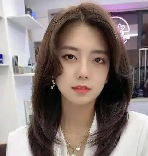 2021流行中长发直发,婉约动人的清新气质_发型造型_宝妈时尚生活网