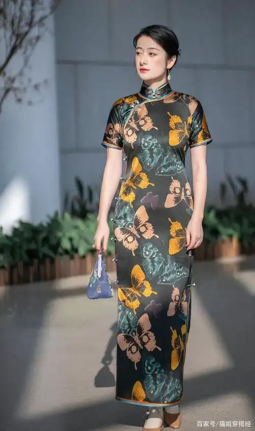 旗袍的味道,是风韵,且是只属于东方女人的风韵.