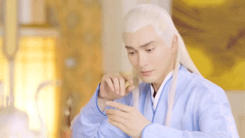 喜欢高伟光的帝君,搜来一波动图,看看贵气的帝君.