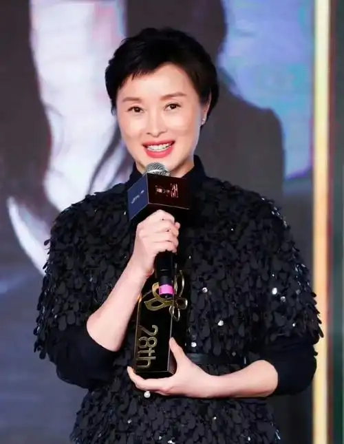 始终塑造优秀角色,不被外界声音困扰,我认为吴越的最佳女演员是实至名