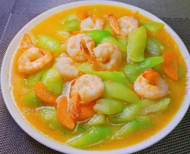 超级爽滑的丝瓜炒虾仁夏天胃口直接翻倍