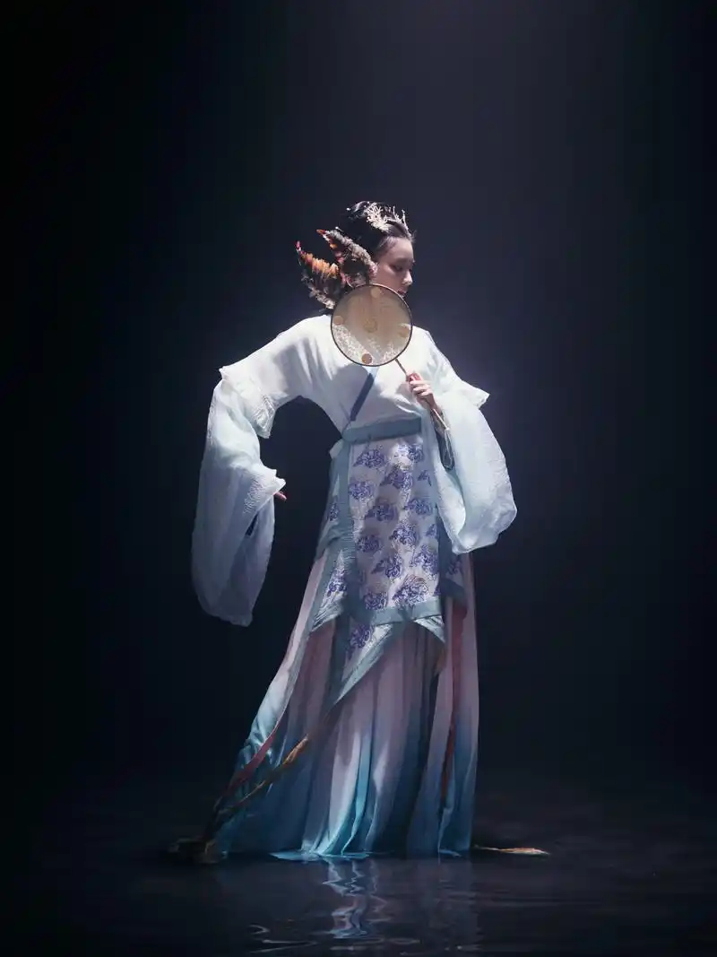 王楚然古装图片:姐姐绝美