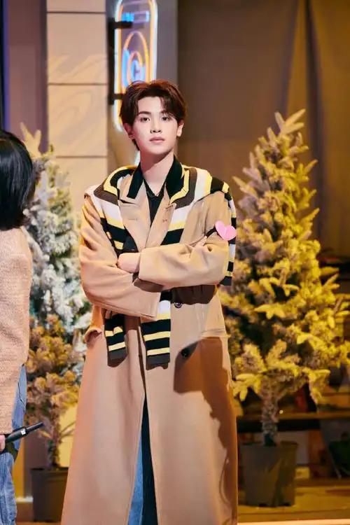 黄明昊超话·#黄明昊你好星期六#偶像剧男主or葬爱冷少,@jjjustin0219