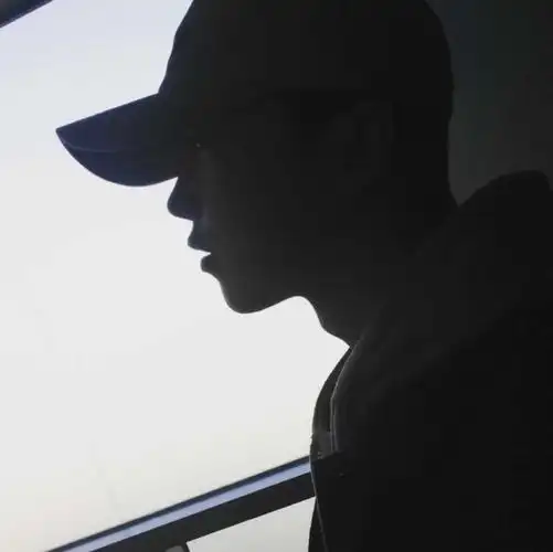 小鲜肉帅哥侧颜头像图片 男生头像图片