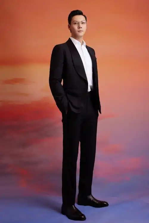 陈伟霆问戴眼镜好看还是不戴眼镜好看#全身照这也太帅了