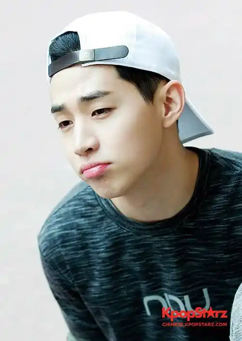 "自我陶醉"男henry画报公开 内心os:其实自信心不足