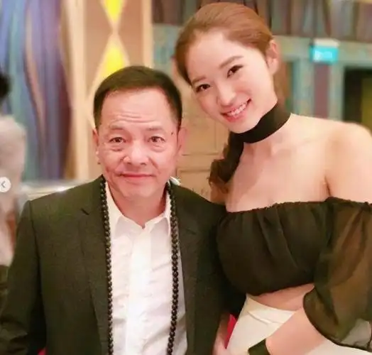 大佬的美貌女儿:有人隐姓埋名做艺人,有人父亲遗愿不进娱圈