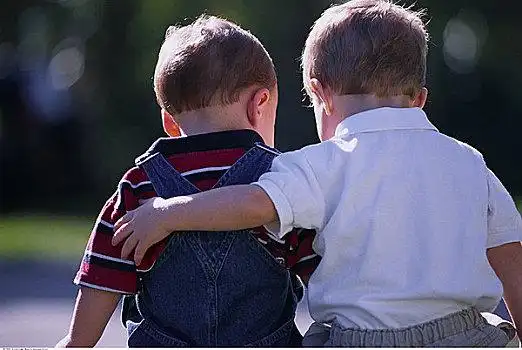 后视图孩子,母亲,婴儿,女儿,坐,正面,海洋树林,小男孩儿童背影孩子后