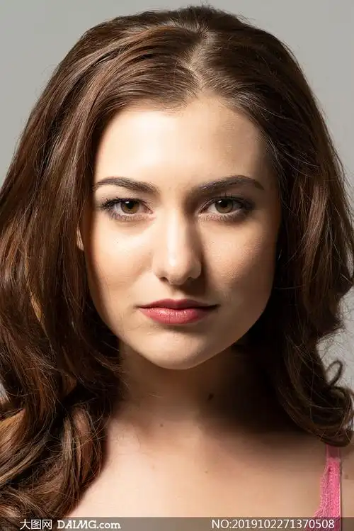 红唇微笑美女模特特写摄影高清原片