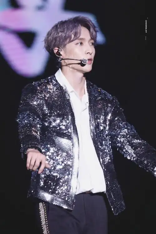 张艺兴演唱会#抢到票的都是神仙,前排的粉丝记得分享饭拍啊,已经挡换