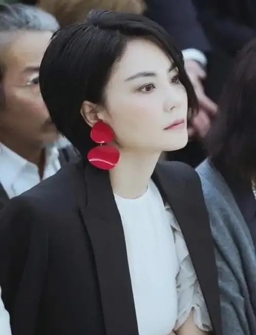 51岁的王菲旧照曝光 看完彻底傻眼