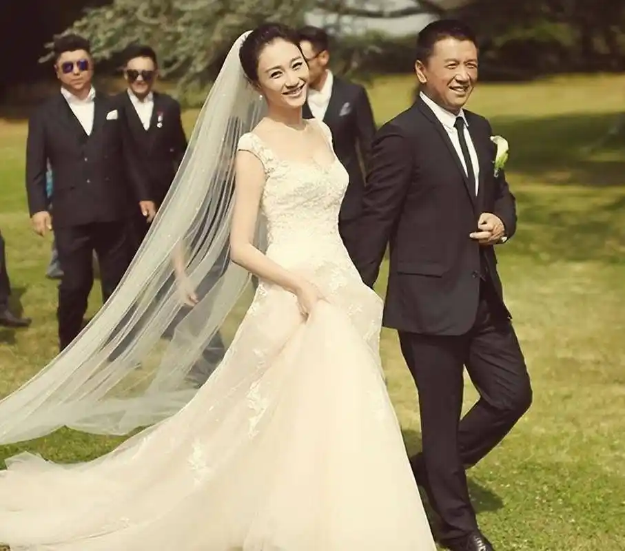 徐梵溪与徐佳宁分手7年后,他花5亿再娶李小冉,她独自承受伤害_赵宝刚