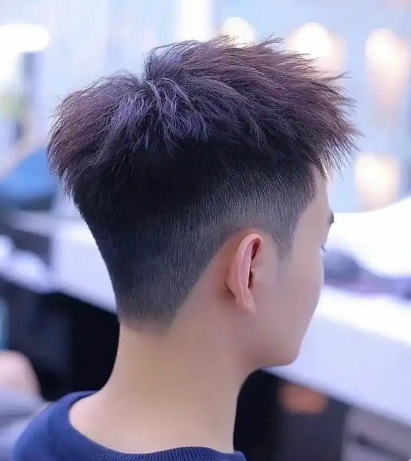 清爽摩根前刺短发男士烫发男生一定要尝试的发型立体碎盖清爽的立体碎