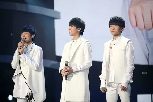 2015tfboys蒙牛酸酸乳"tfboys_fanstime" 两周年粉丝狂欢_高清图片