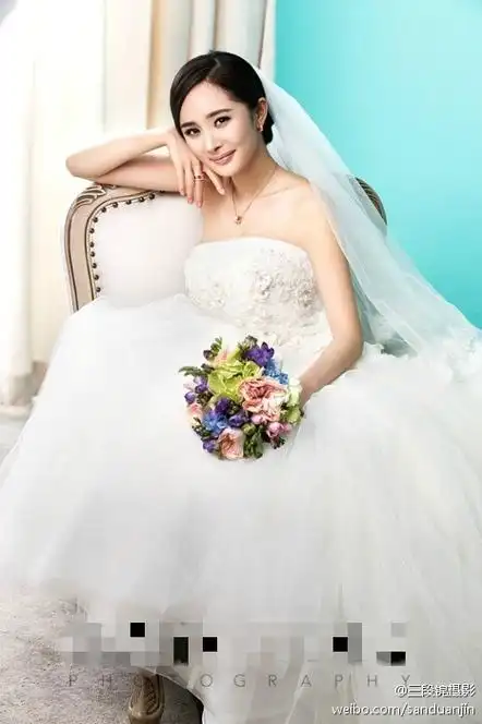 杨幂甜美婚纱照曝光美丽新娘幸福满满