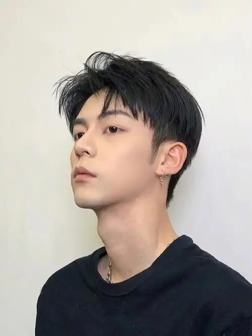 发型男生烫发/男生剪发/男生发型设计贵阳男士发型设计/贵阳男士烫发