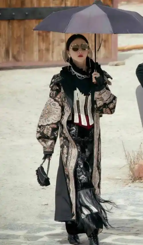 今天分享一波《司藤》的美照~来跟司藤一起学穿搭~_东宫_开花_精华