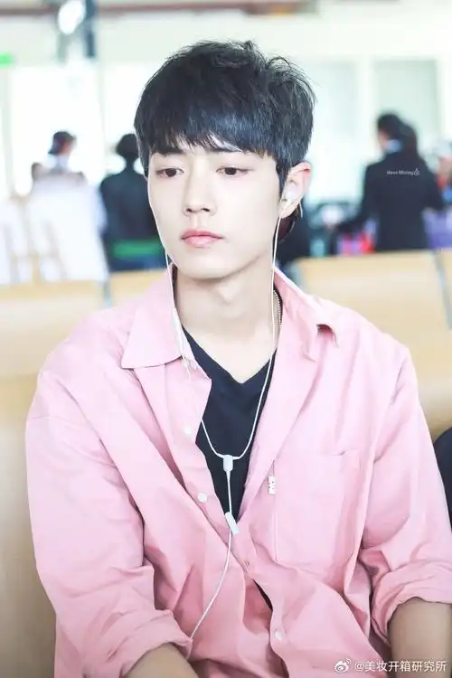 x玖少年团##肖战##肖战纯白u领t恤