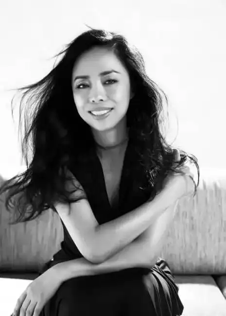 黄绮珊是一位备受瞩目的歌手,她的歌声与歌技都备受认可.