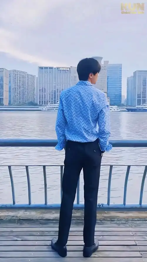 蔡徐坤晒素颜照##蔡徐坤新专辑迷